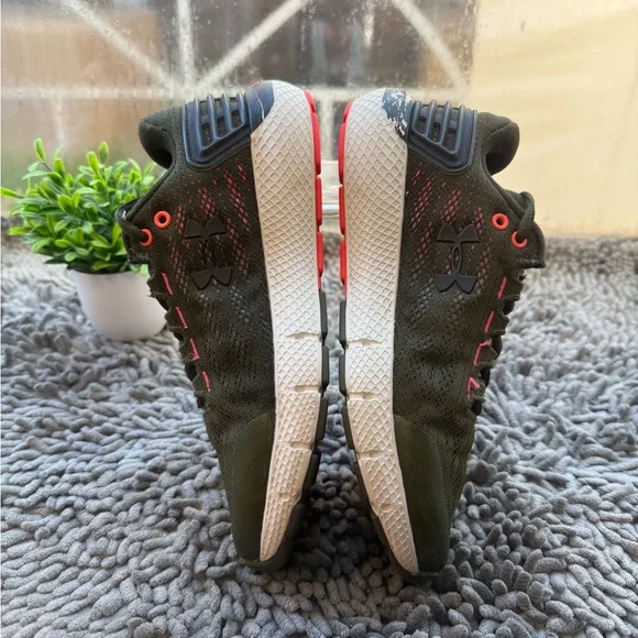 Under Armour UA Boys Size 3.5 Charged Rogue Dark Green Sneakers Athletic Shoes - Picture 5 of 8